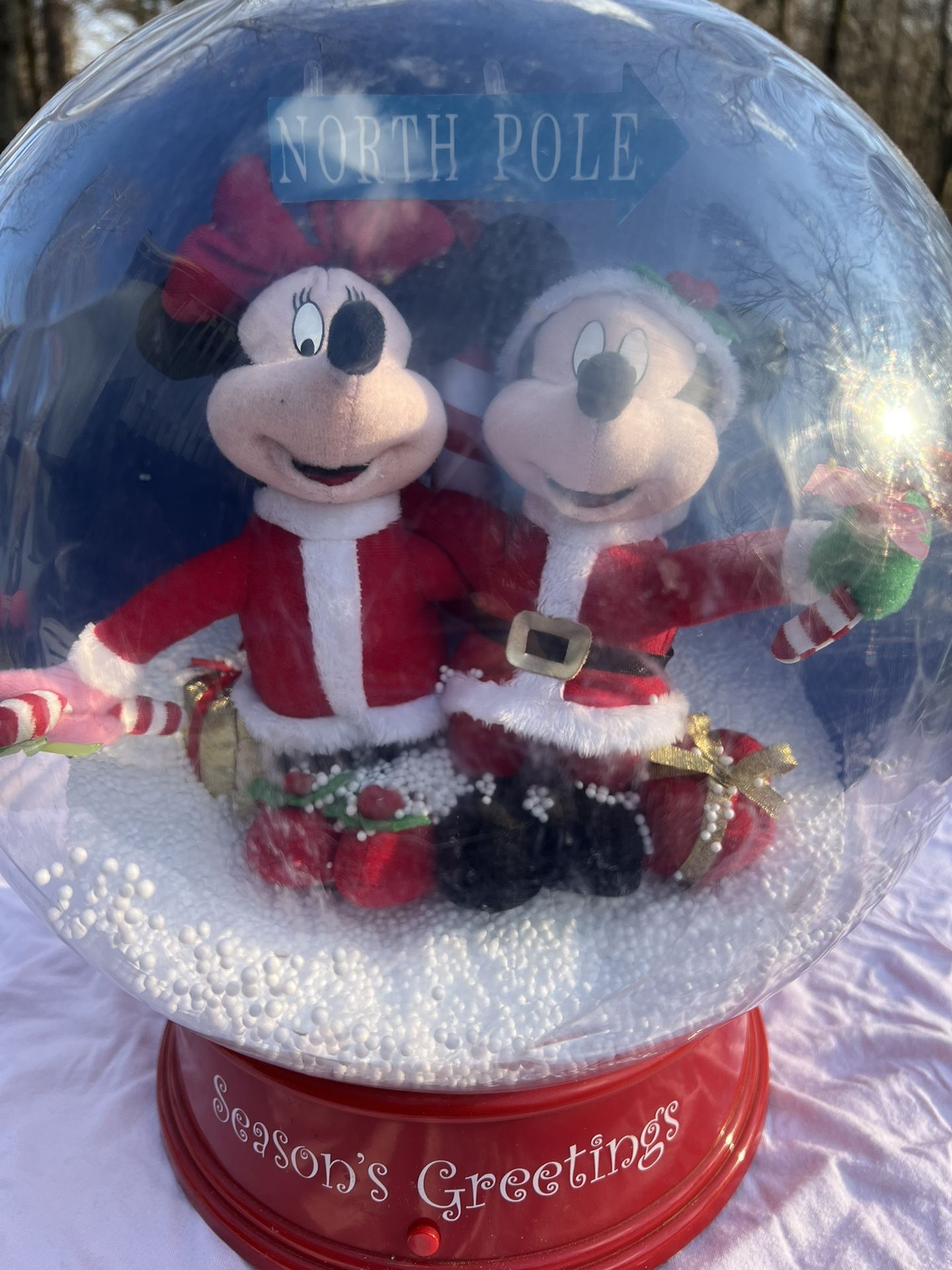 Musical Snow globe Lighting Of The Tree