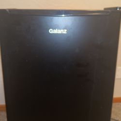 Galanz Mini Fridge 