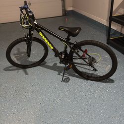 Mongoose 21 Speed Mountain Bike