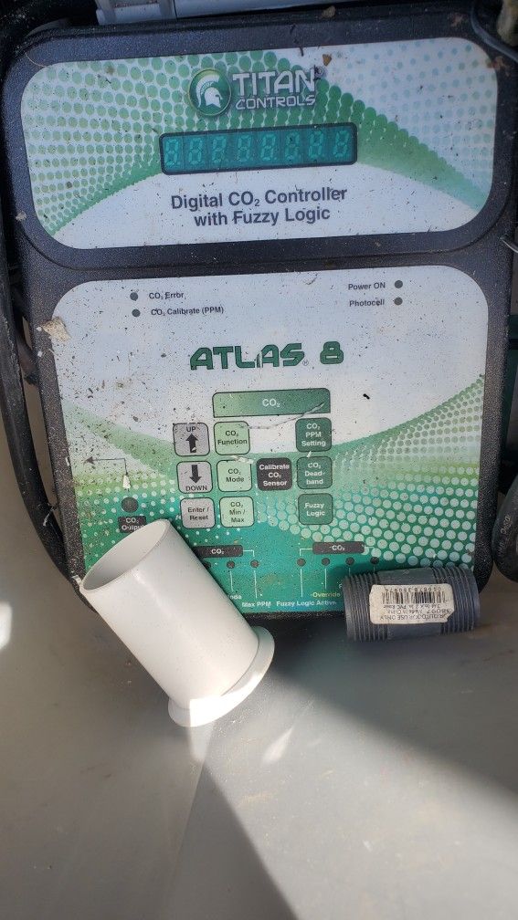 Titan Controls Atlas 8: Digital CO2 Controller with Fuzzy Logic

