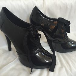 Newport News ankle booties ~NEW~