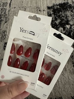PRESS ON NAILS