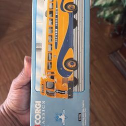 good condition bus 1:50 scale.  90 dollar