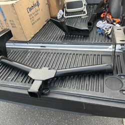 Tow Hitch Not Sure What Truck it Fits 