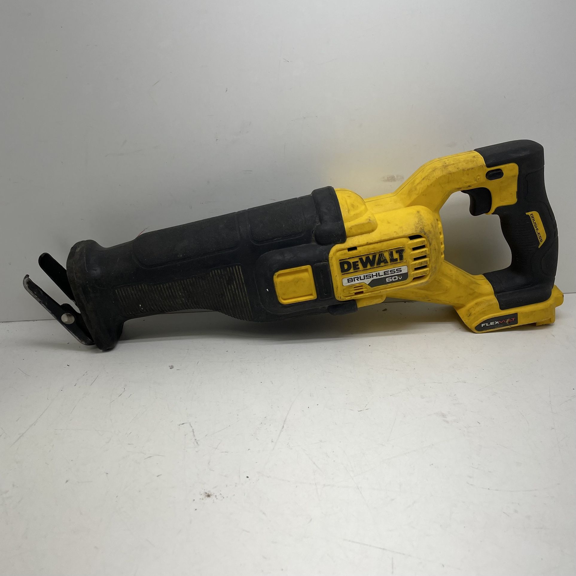 Dewalt 60v FlexVolt Brushless SawZall 202302/12
