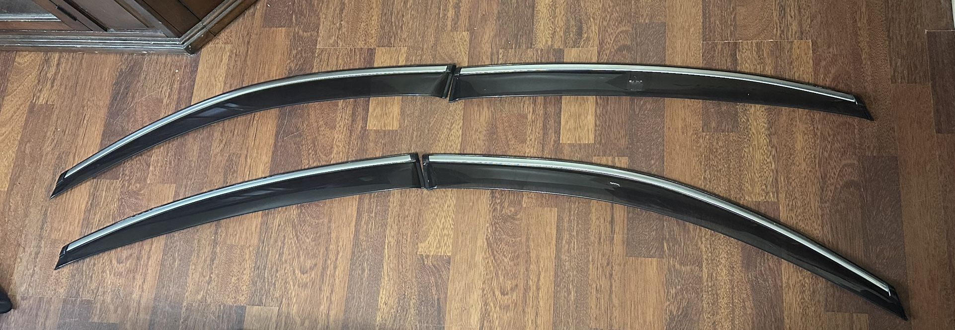 09-012 jdm infiniti fx35 with chrome trim rain visors