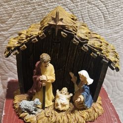CHRISTMAS  SANTASWORK BEACH  NATIVITY  SCENE  HOLY FAMILY  FIGURE  RESIN  SMALL  SIZE  