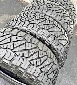285 70 17 Nitto Tires Con 80% de Vida Las 4