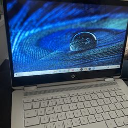 White Hp Chromebook Touchscreen 14”