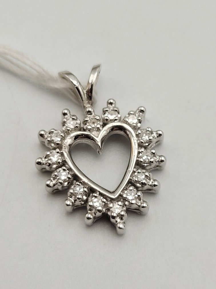 Gorgeous 14k Gold Diamond Heart Pendant