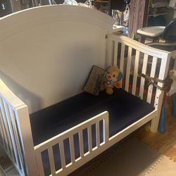 First Person That Can Pick It Up Saturday Can Have It. DaVinci Wembley 4-in-1 Convertible Crib in white With Toddler Bed Conversion Kit