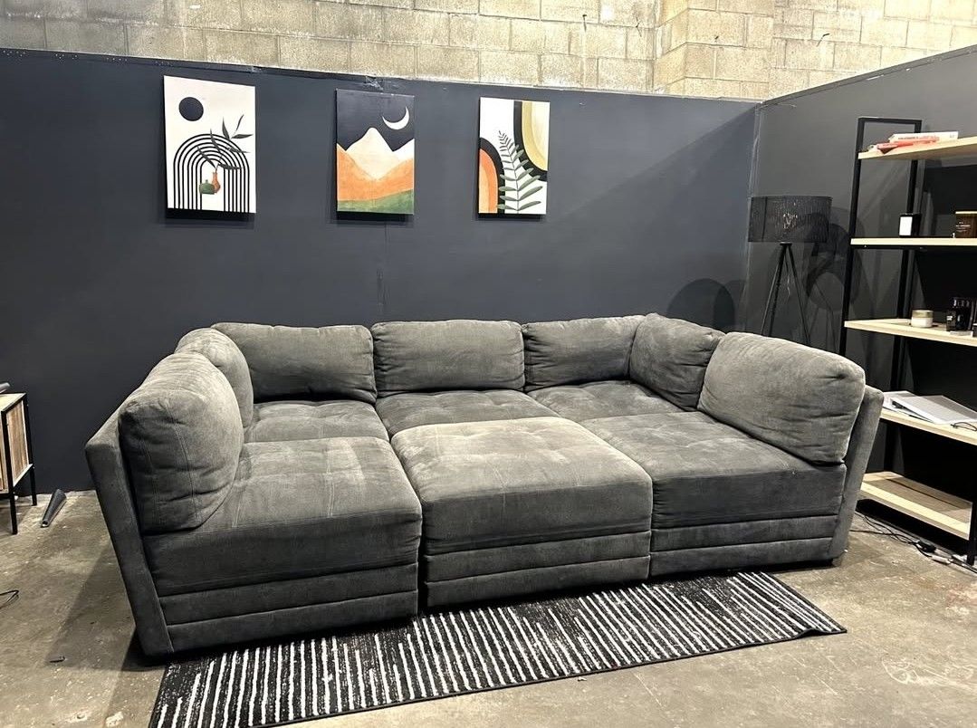 SUPER TUFTED GREY BRAND NEW SECTIONAL SAME DAY DELIVERY