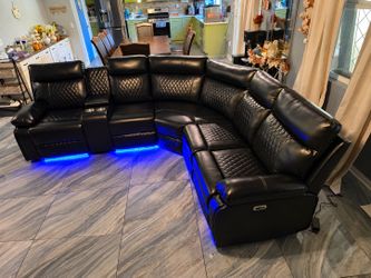 Black Leather Sectional with Power Reclinin Seats