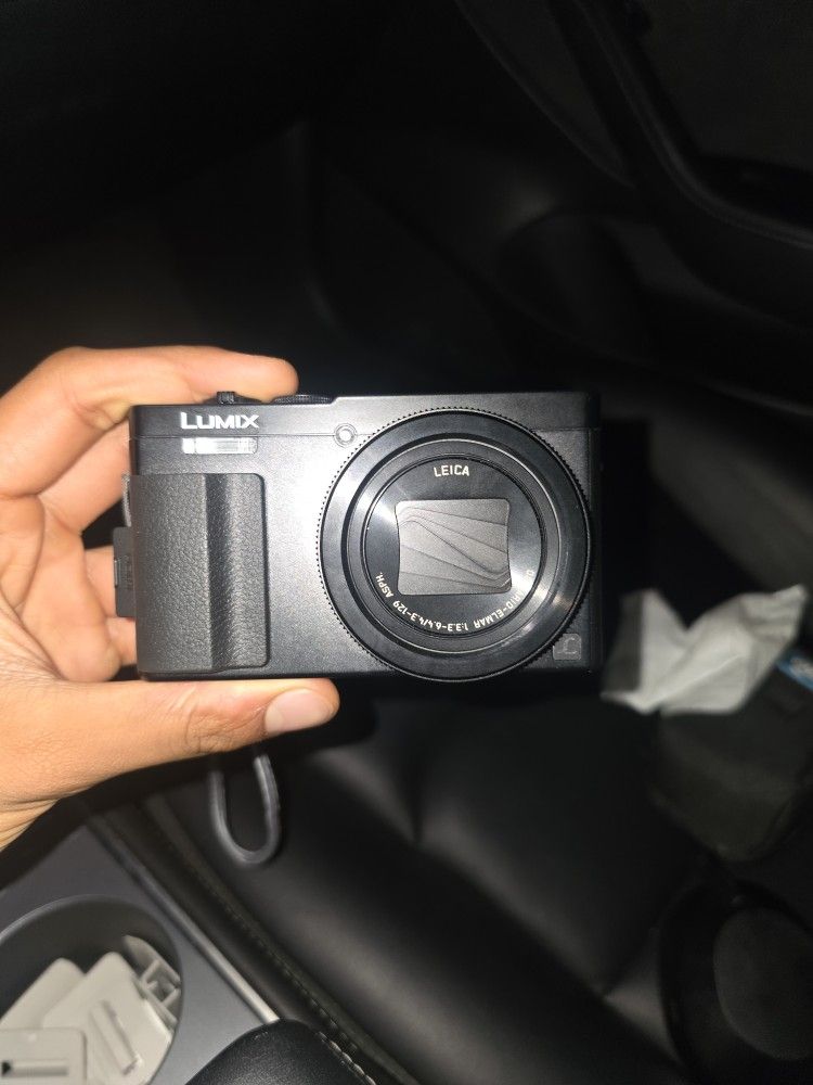 Lumix DMC-ZS50 Digital Camera + Extras!
