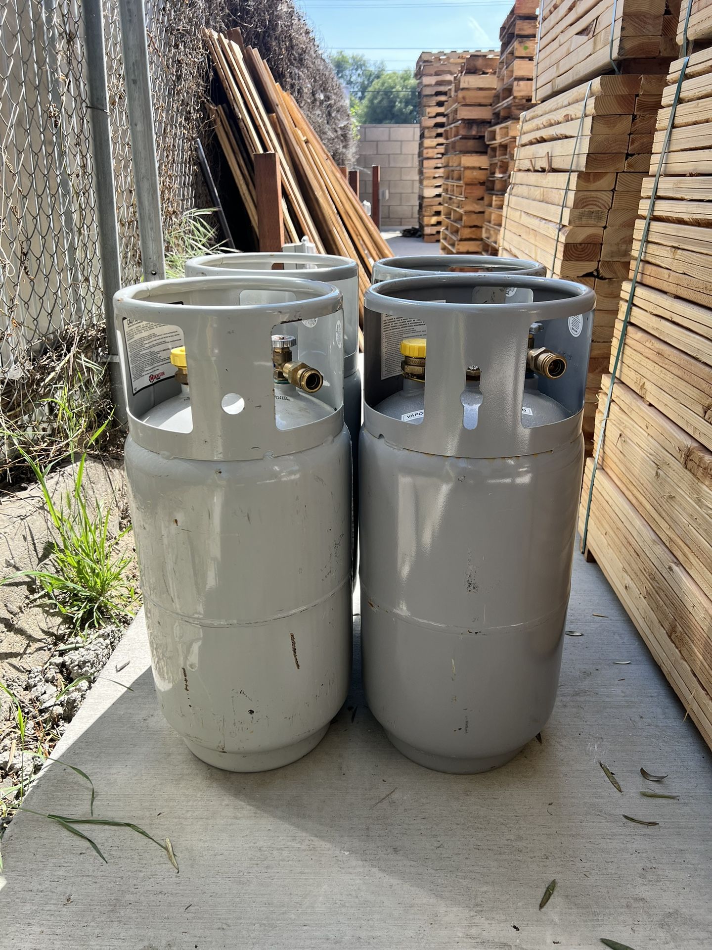 Forklift Propane Tanks 8 Gallon for Sale in Chino Hills, CA OfferUp