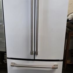 NEW GE REFRIGERATOR 33 INCH MATTE WHITE FRENCH DOOR