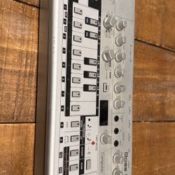 Roland TB-03 Bass Line
