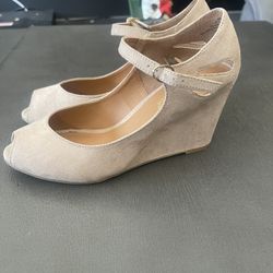 Women’s shoes size 6