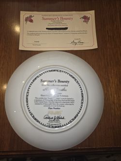 Danbury Mint "Summer's Bounty" Porcelain Collector Plate w/ COA (Rose Wreaths)