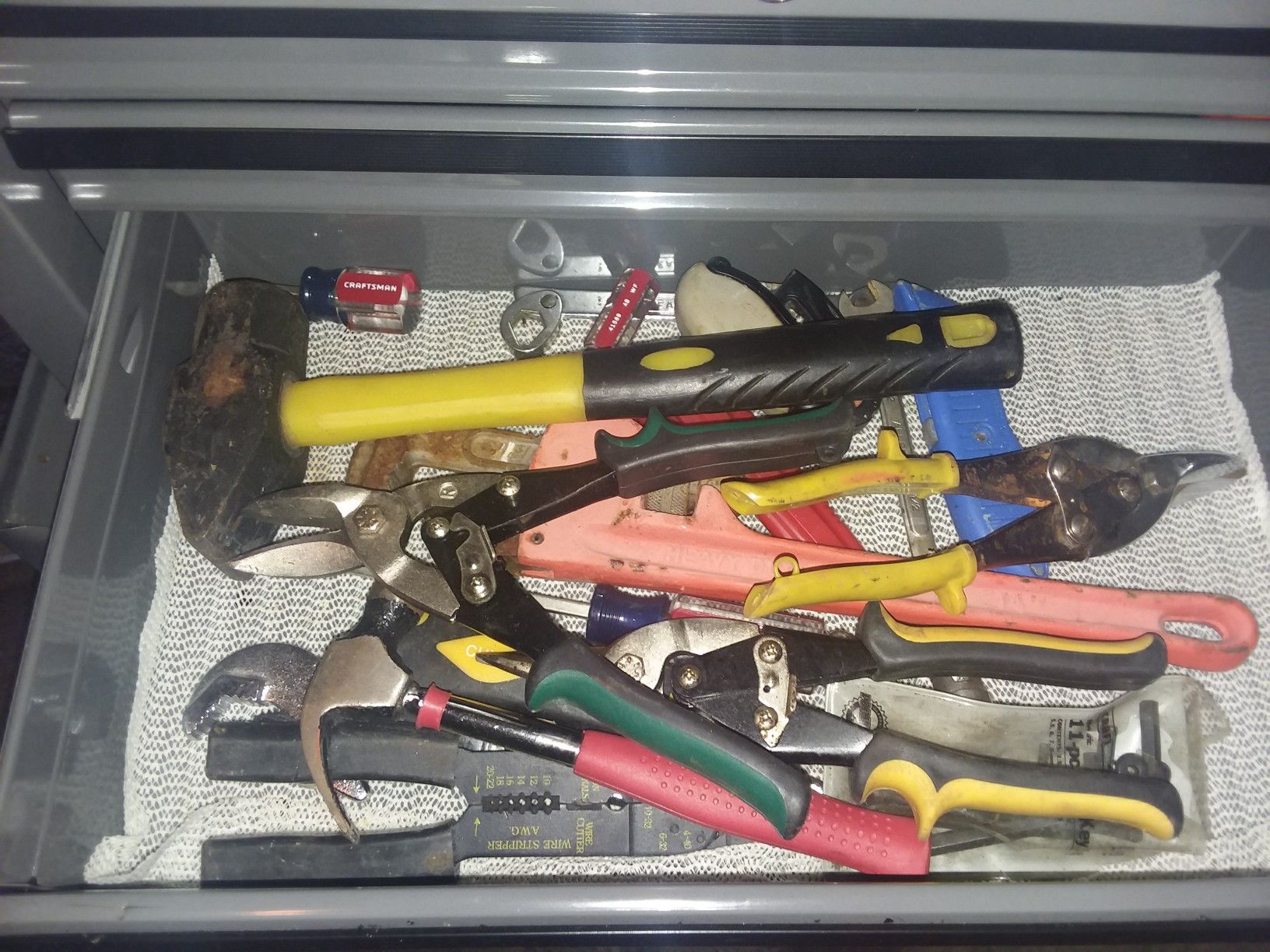 CRAFTSMAN EVOLV 5 DRAWER LOCKING TOOL BOX WITH TOOLS for Sale in Dayton