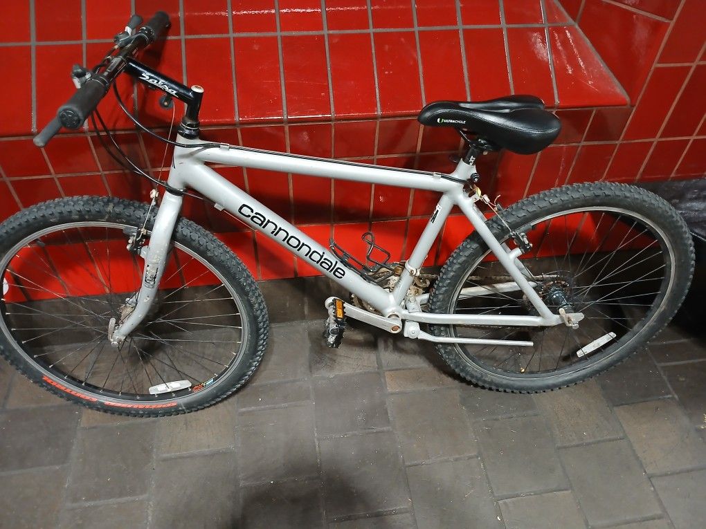Cannondale M500 Aluminum 3.0 Mountain Bike