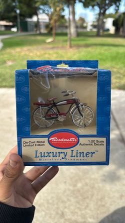 Die-cast metal limited edition luxury liner miniature prnament 1.20 scale authentic details