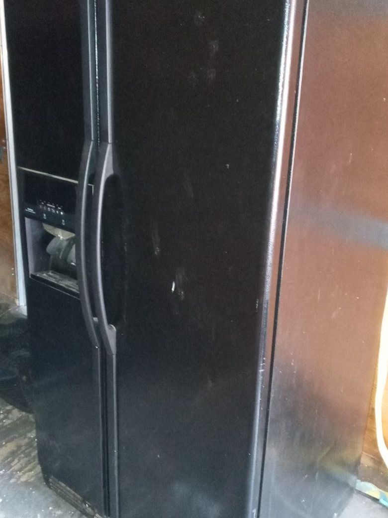Whirlpool Refrigerator Was $1,500 25 Cu Ft.