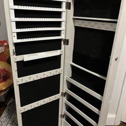 Hanging Jewelry Storage For Girl’s Room