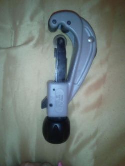 Small Pipe cutting tool