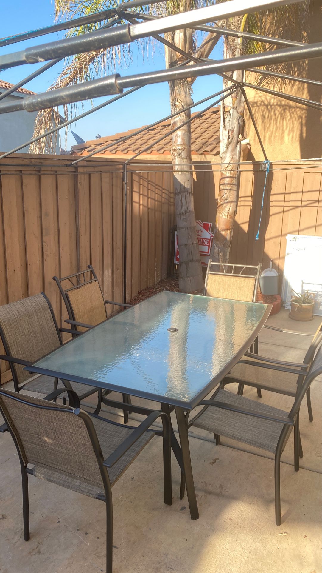 Nice clean good condition outdoor furniture come with table and 6 pics brand new not used chairs $ 200.
