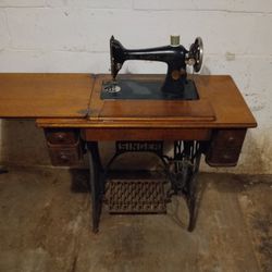 1928 Singer Sewing Machine 