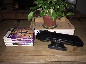 Xbox 360 KINECT with 5 Games & TV Mount