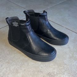 Old Navy Boy’s Shoes, Size 1