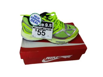 Nike Hq1675-700 Yellow