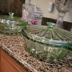 Green casserole dishes glass, perfect never been used.Set eighty dollars