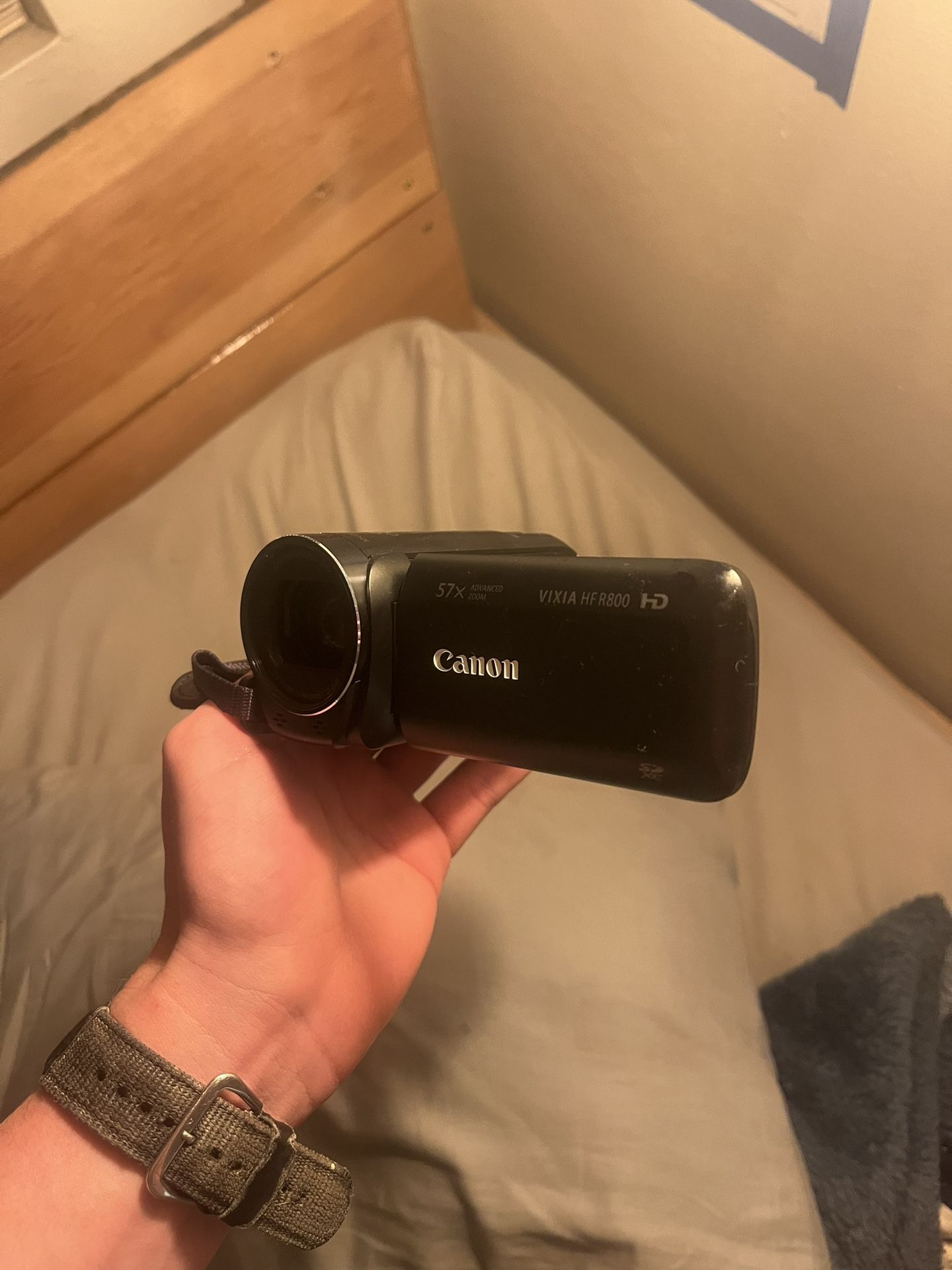 Canon VIXIA HF R700 Full HD Camcorder