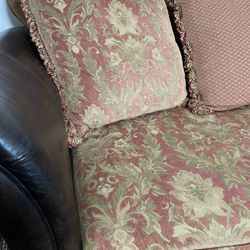Very Good Condition very comfortable Couch Pet and Smoke Free Home 