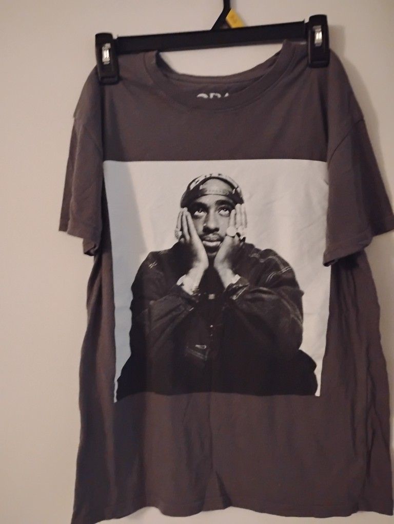 2 PAC RARE PHOTO Print T-shirt Size Small
