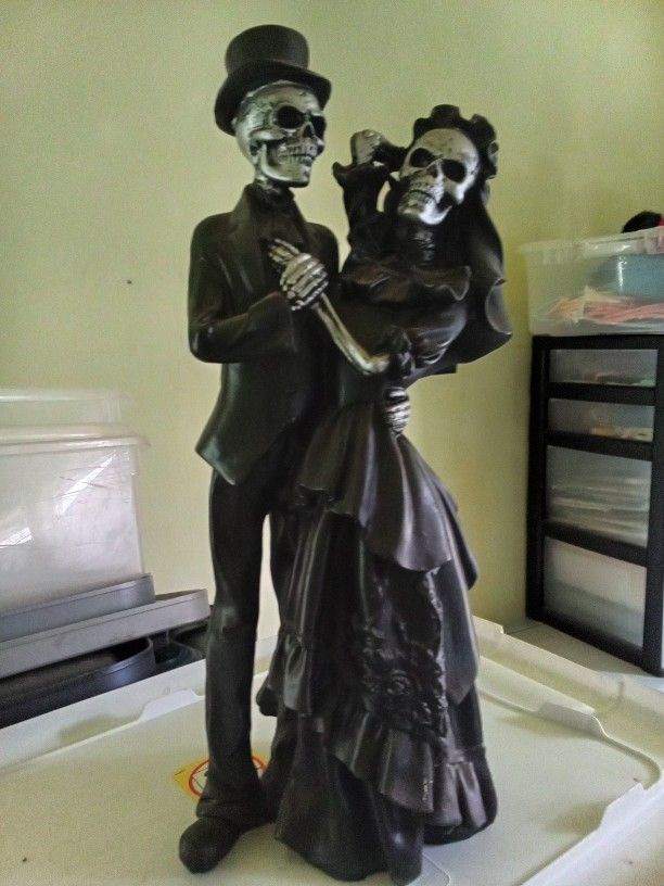 Bride And Groom Skeleton