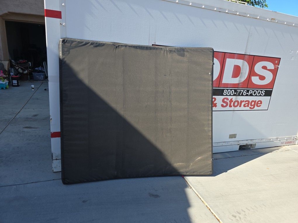 Tri Fold Tonneau Cover - Ram 2500