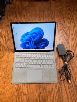 Microsoft Surface Laptop I5/8GB RAM/256GB SSD Touchscreen Fully Functional with Original charger
