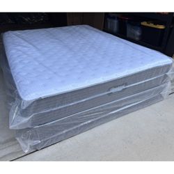 FLOOR MODEL Queen Size Simmons Beautyrest Pressure Smart 