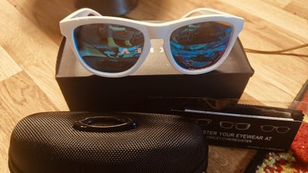 Oakley Frogskins brand new, with case. White Frames blue Lenses.