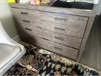 Bedroom set