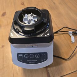 NINJA Blender NJ600 motor, lid, and blade