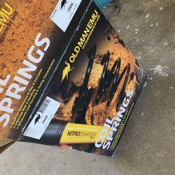 Toyota 2” Lift Kit Old Man Emu - Brand New