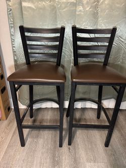 2 Bar stools