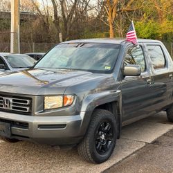 2008 HONDA RIDGELINE RTS 4WD with Black rims

CLEAN TITLE!
CLEAN CARFAX!

198k original miles
Just inspected 3/25

4x4 works great , timing belt and w