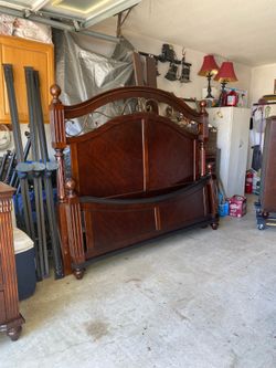 King Size Bed W/Siderails & Frame