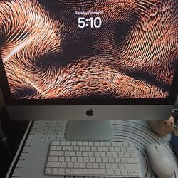2020 iMac 1tb SSD 8g Ram 21.3 Inch / Apple Magic Keyboard